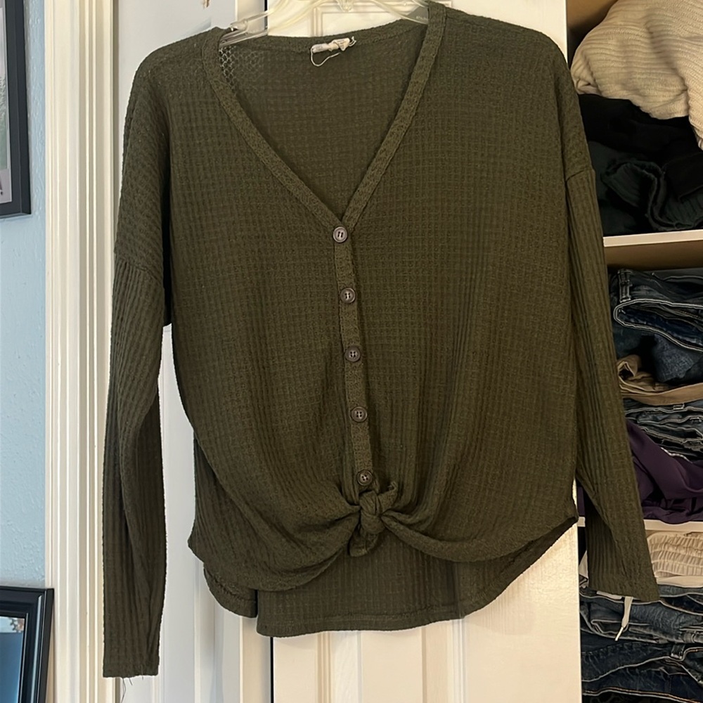 Green, long-sleeved button shirt